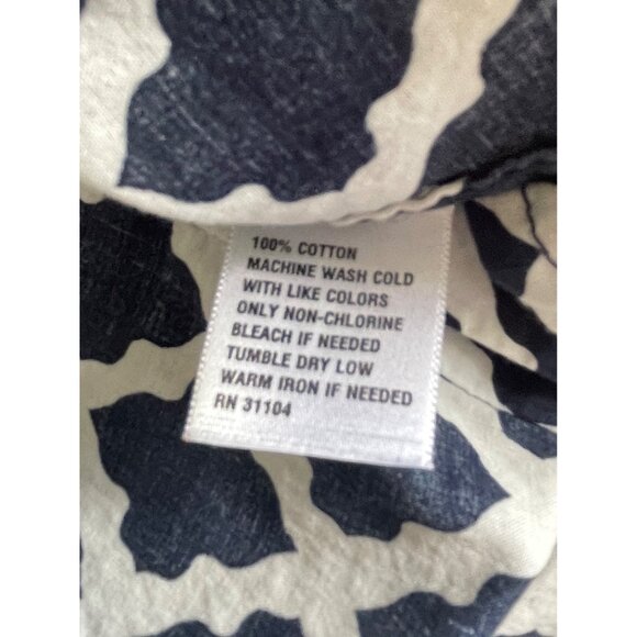 Crown & Ivy Sleeveless Button Up Shirt Womens M Navy Print 100% Cotton - Picture 6 of 6